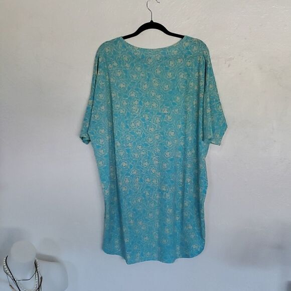 Lularoe Irma Top   - Picture 4 of 6